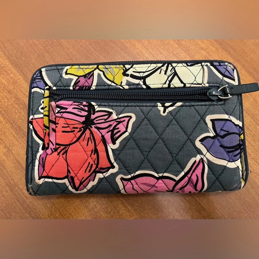 Vera Bradley turn lock wallet Falling Flowers with lots of credit card slots - Picture 2 of 11